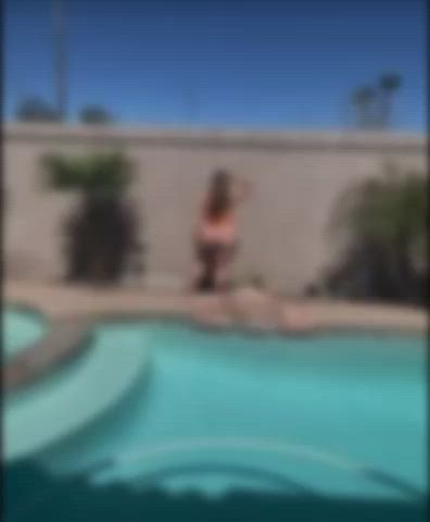 Just got this vid of my sis dancing in the back yard through my window - free porn video