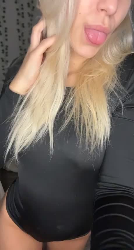 18, shy and way too flat so pls dont be mean - free porn video