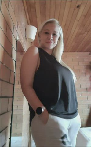 Are older women appreciated here? I hope so - free porn video
