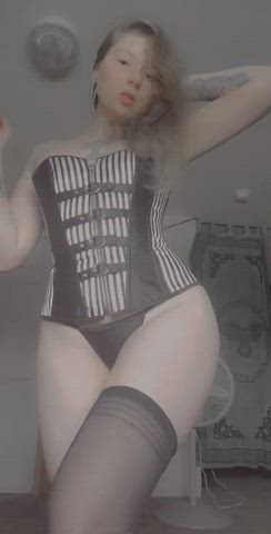 All pale on the outside but my inside is a nice shade of pink - free porn video