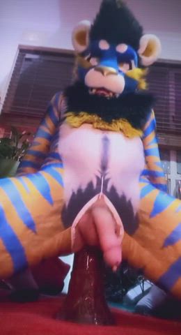 it's bigger than my arm~ 👀 - free porn video