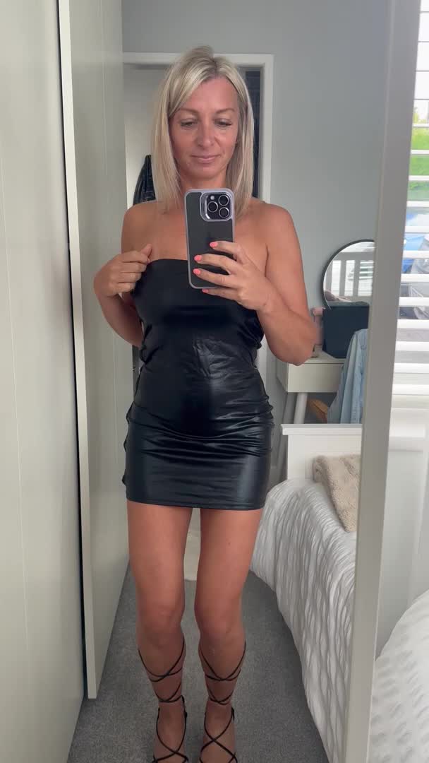 Sometimes MILFs want to feel sexy - free porn video