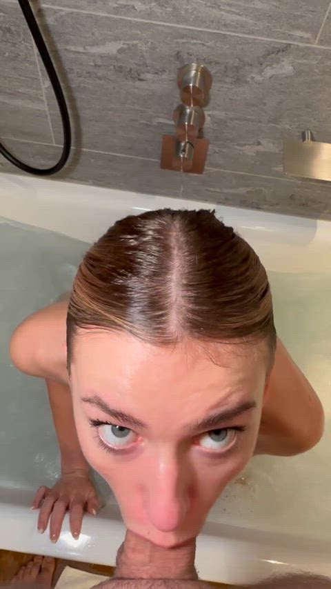Sucking his cock in the bath - free porn video