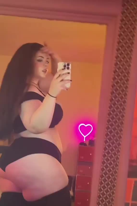 thick and curvy brunette commin thru ;) - free porn video