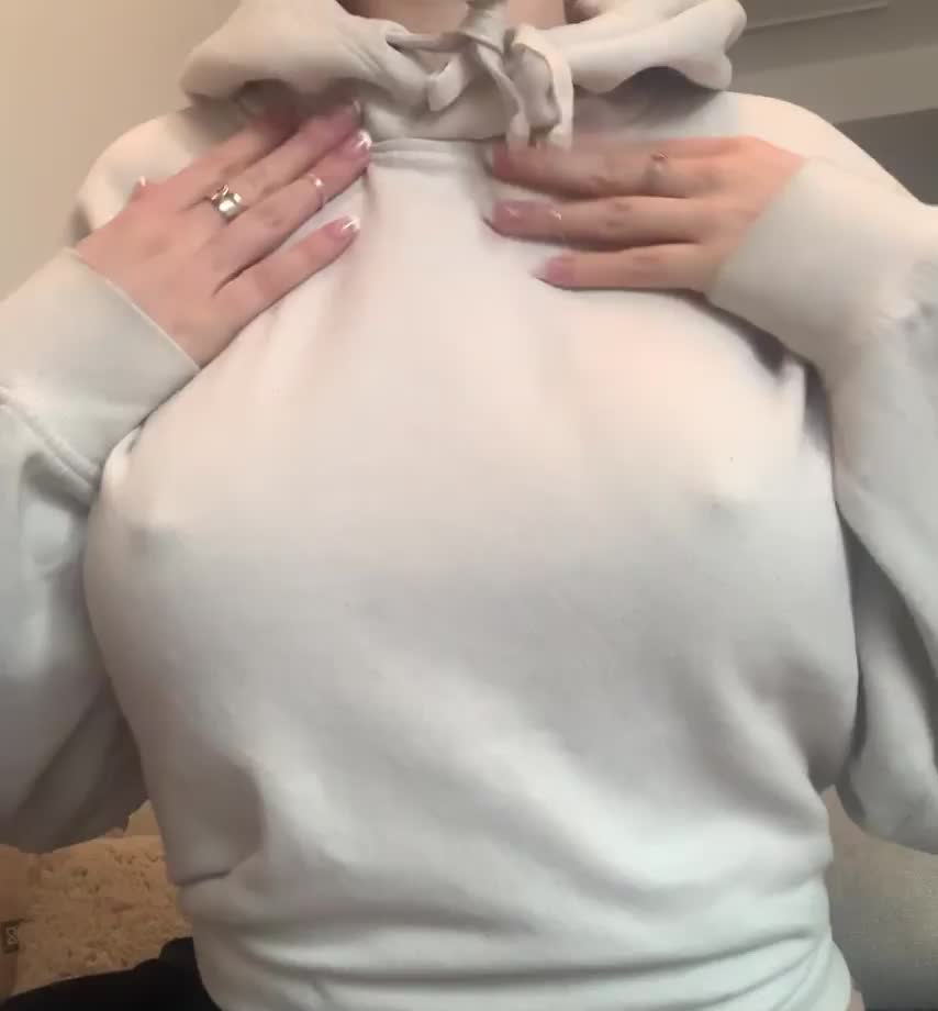 Hope you like my pale titties and hard pink nipples 💋 - free porn video