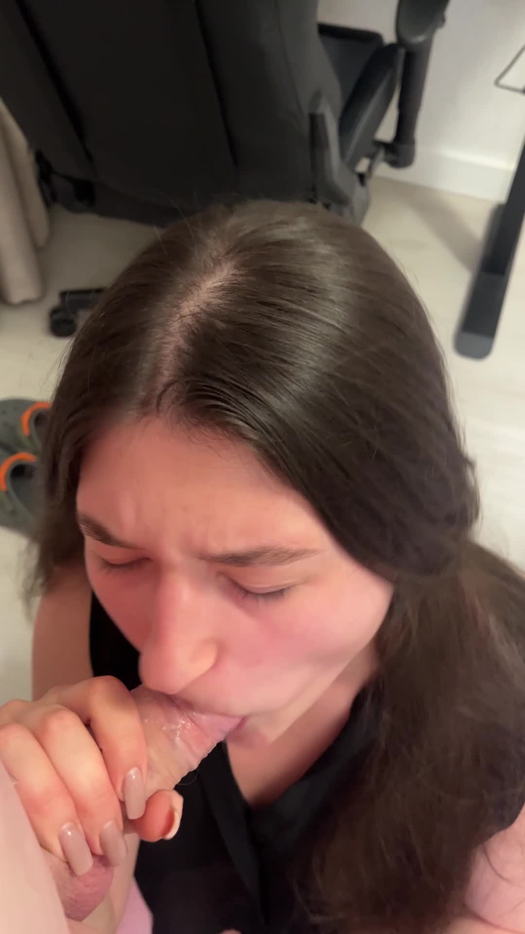 first day in the office and i already get a pay rise - free porn video