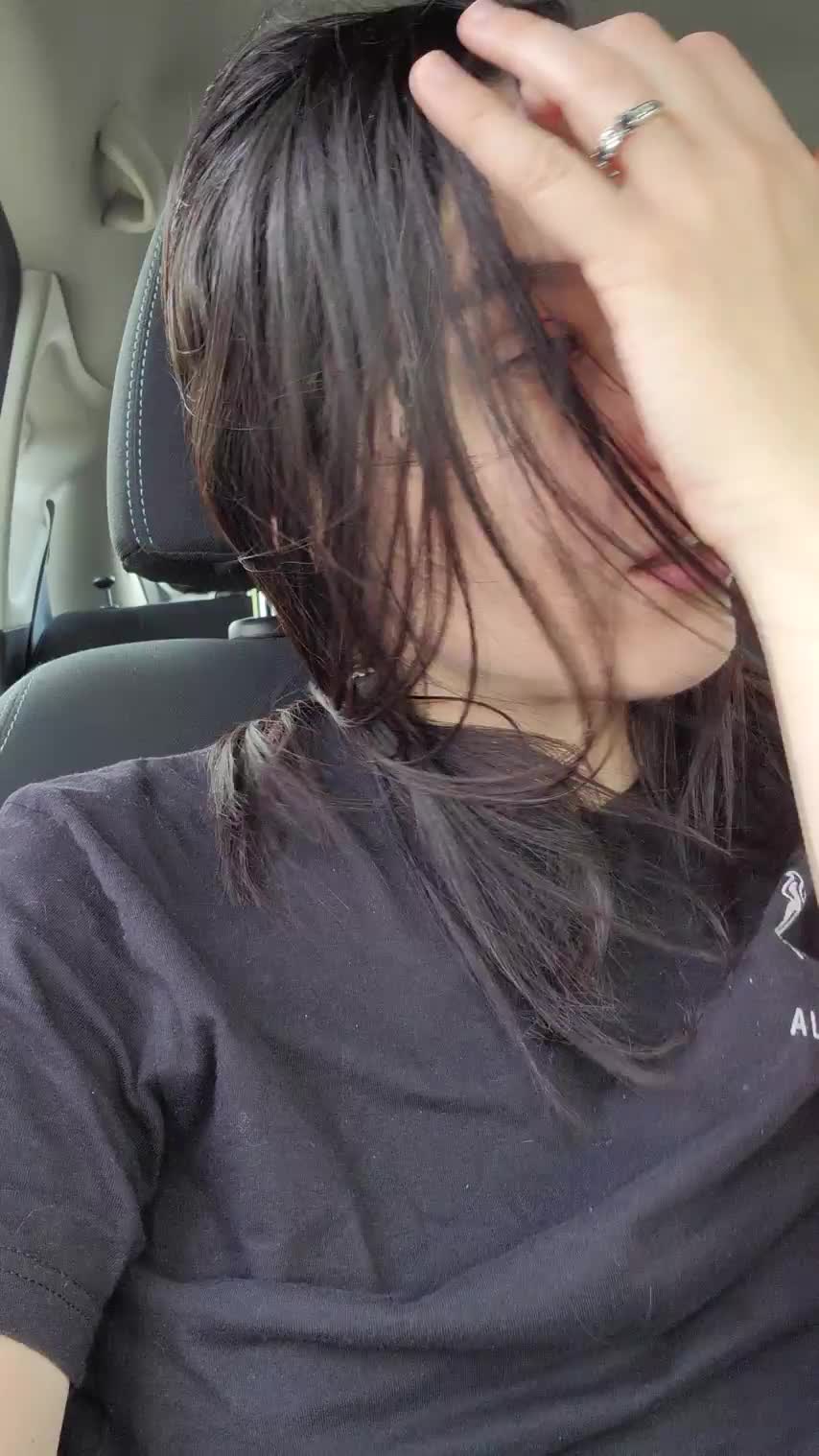 I'm pretty good at passing the time during long drives [GIF] - free porn video
