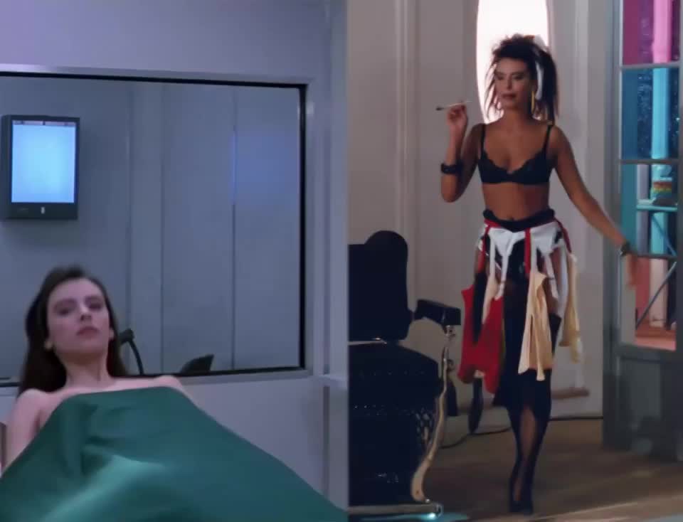 Mathilda May - La vie dissolue de Gérard Floque and Lifeforce - free porn video