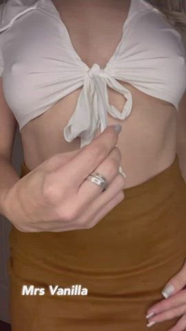 Ever wonder what’s up a milfs skirt now ya know - free porn video