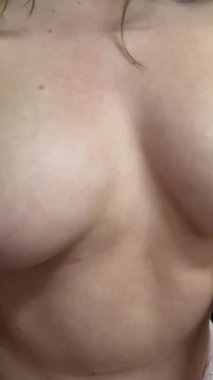 Hi I’m Adriana and I like making you hard - free porn video