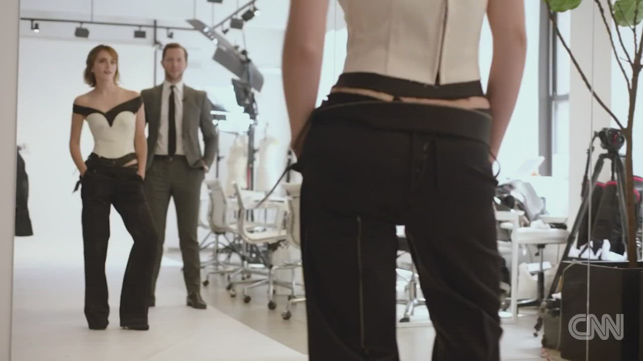 Emma Watson booty wiggle - free porn video