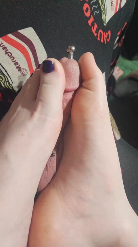 My feet are always on My Creature, sometimes i just play 😜 - free porn video