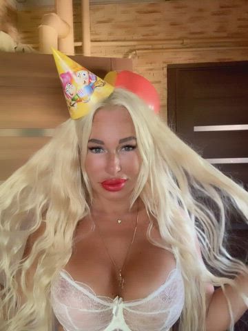 Miiilf has a holiday , how will you congratulate her ? - free porn video
