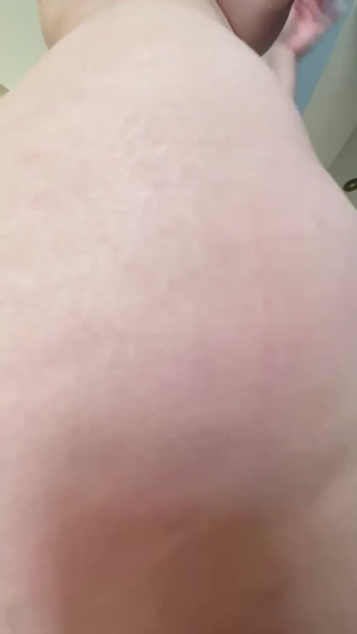 Pale ass from a Latina, needs your hands printed - free porn video