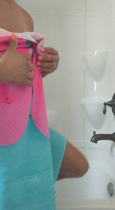 5'1, Colombian and busty. I'm the perfect size to pick up I'm the shower 😏 - free porn video