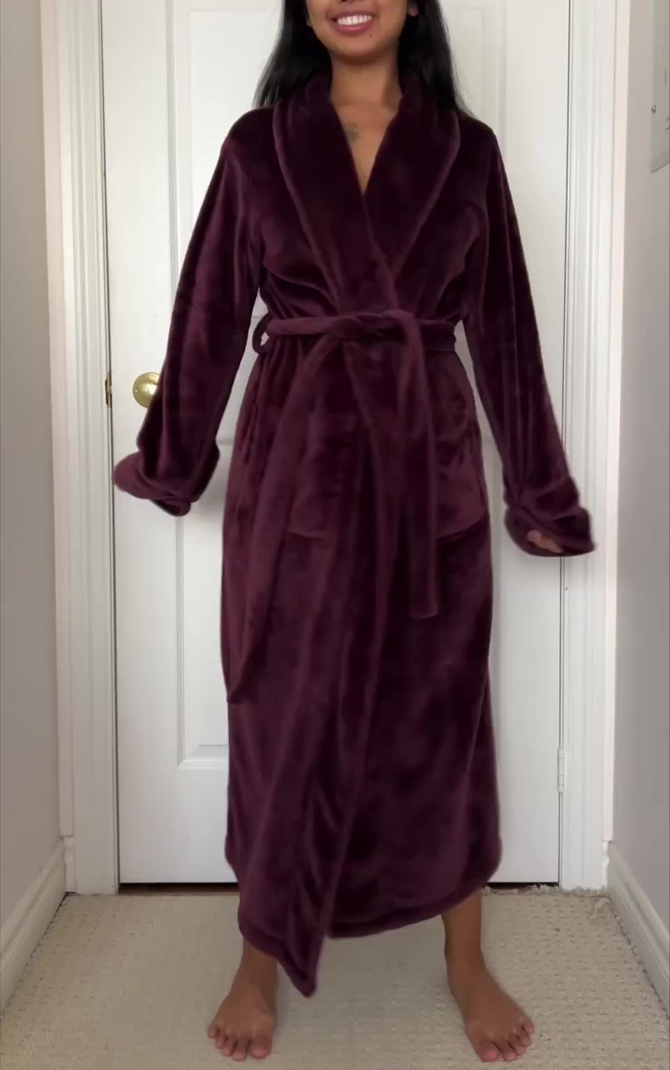 I'm hiding a fuckable body underneath my robe! - free porn video