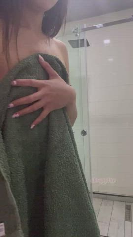 my towel kept falling down🤷🏻‍♀️ - free porn video