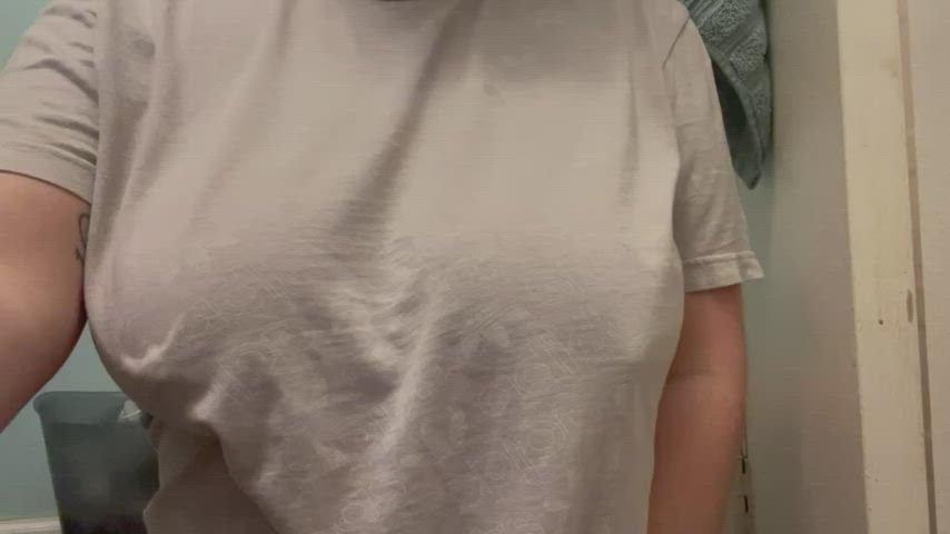 Stacked milf with natural hangers - free porn video