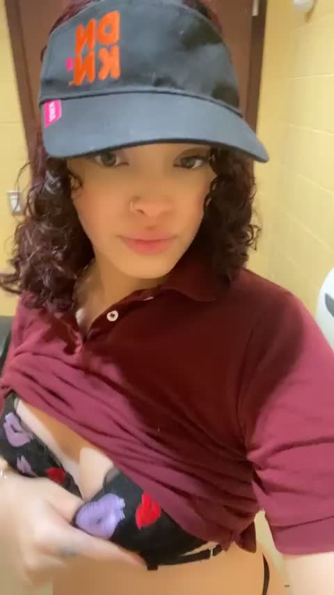 I already know every time I make your coffee you imagine me naked ready for your cum - free porn video