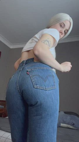 Do you like my ass in these jeans? - free porn video