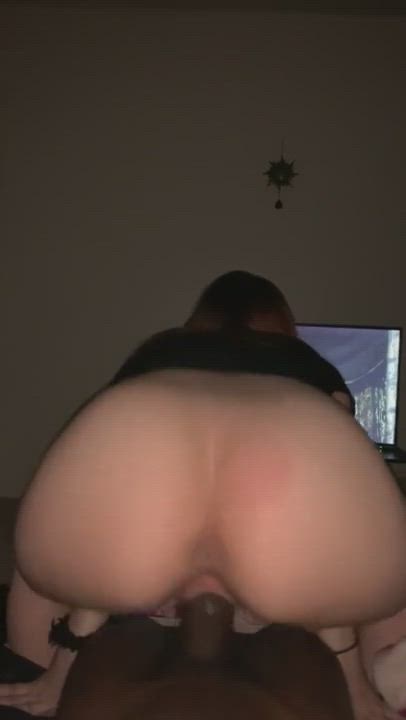 PAWG knows how to finish the job - free porn video
