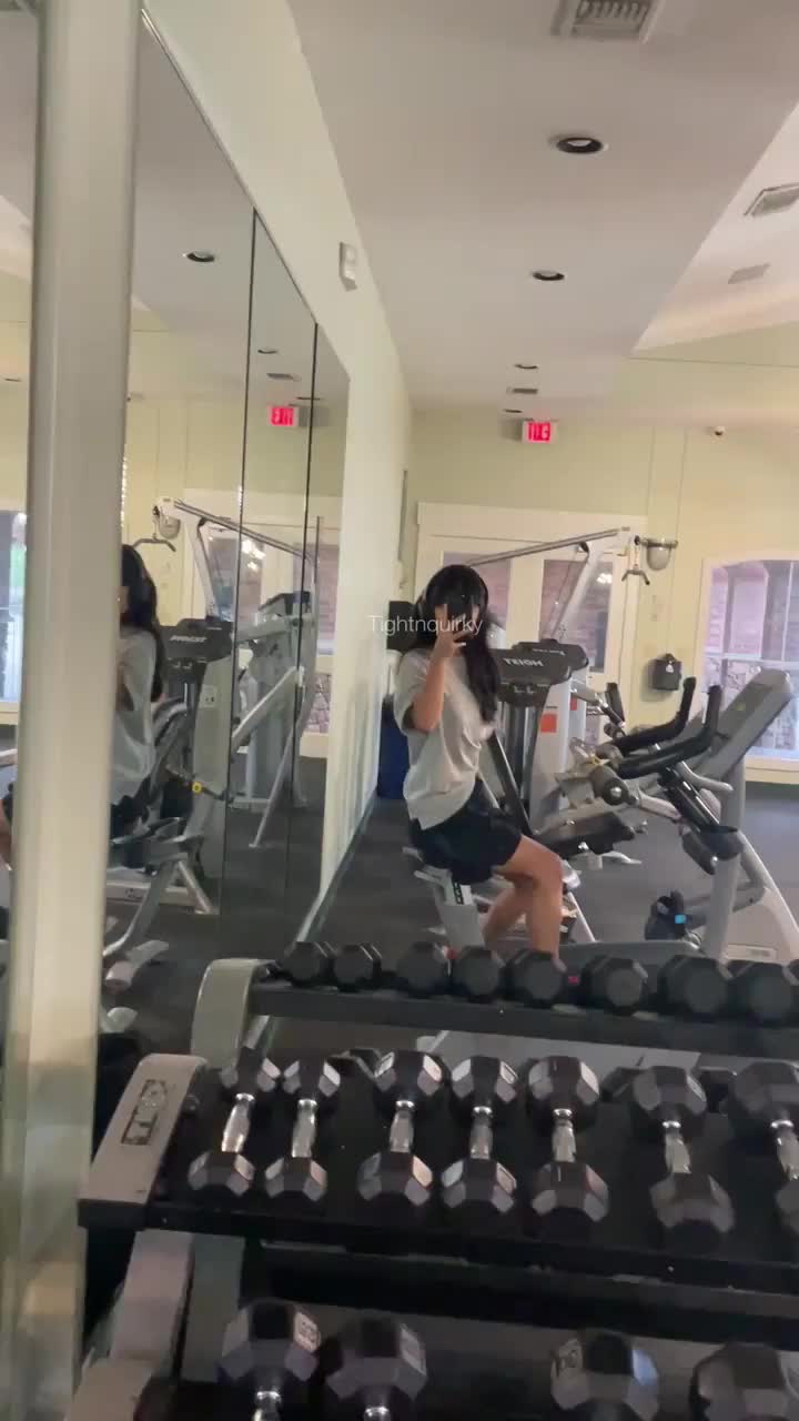 Find me at your neighborhood gym [gif] - free porn video