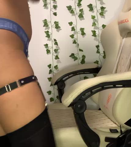 Looking for a hard cock to sit on... - free porn video