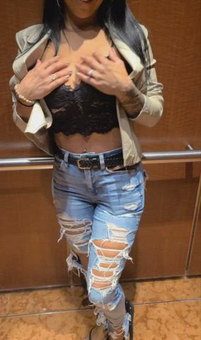 Wonder if elevator camera got a good view - free porn video