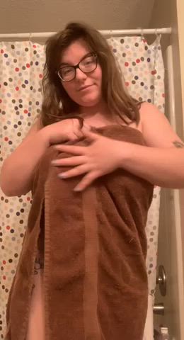My towel doesn’t even cover my huge tits…🥵 - free porn video