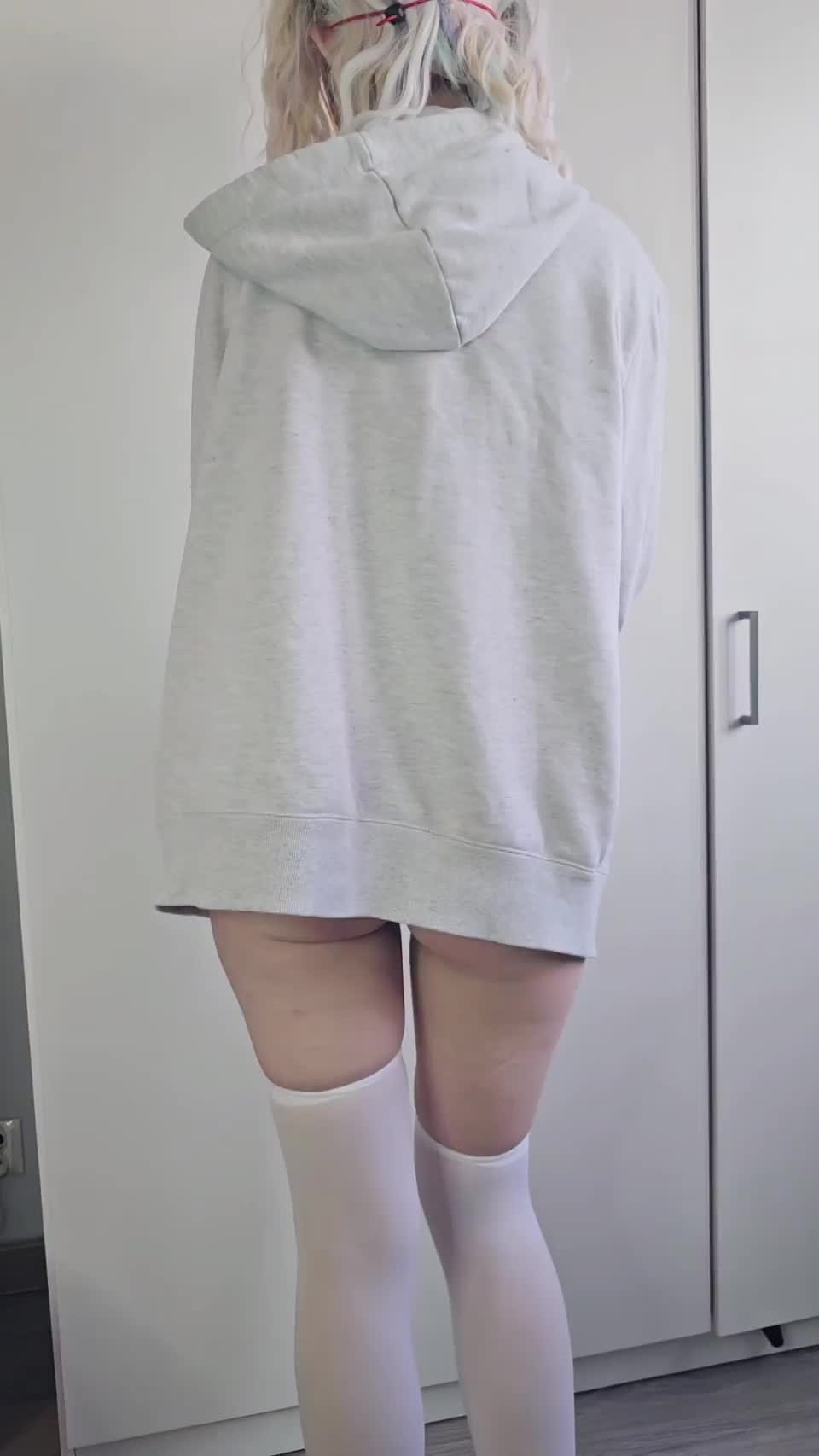 Could I convince you to creampie me? - free porn video