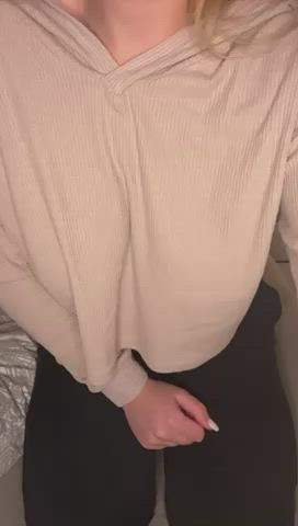 Anyone want to put his cock between my tits?😇 - free porn video