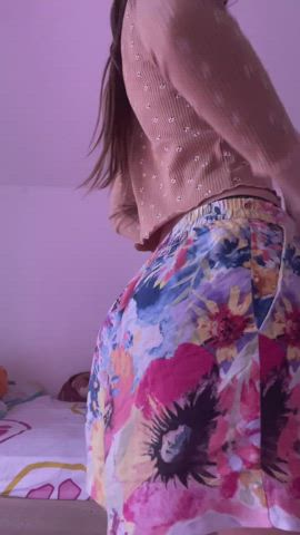 Who can guess how tall I am? - free porn video
