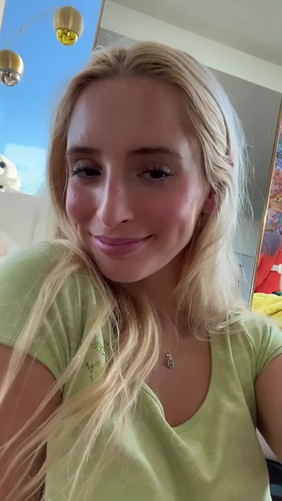 I love titty reveals - free porn video