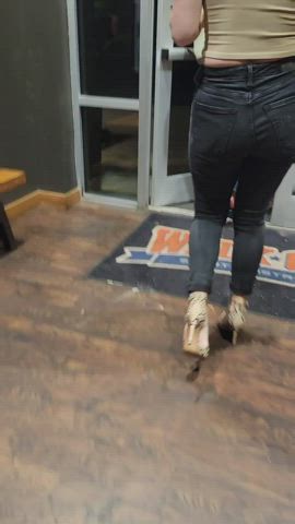 Got to first base at Walkons [gif] - free porn video