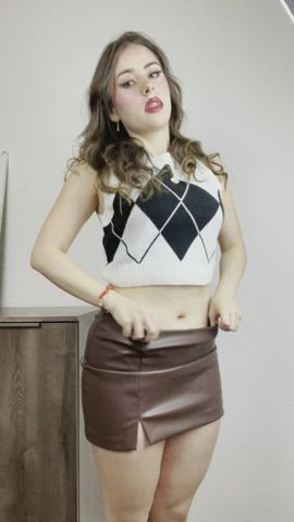 let's see if my 18yo bubble butt in a mini skirt is enough to make an experienced reddit daddy hard - free porn video