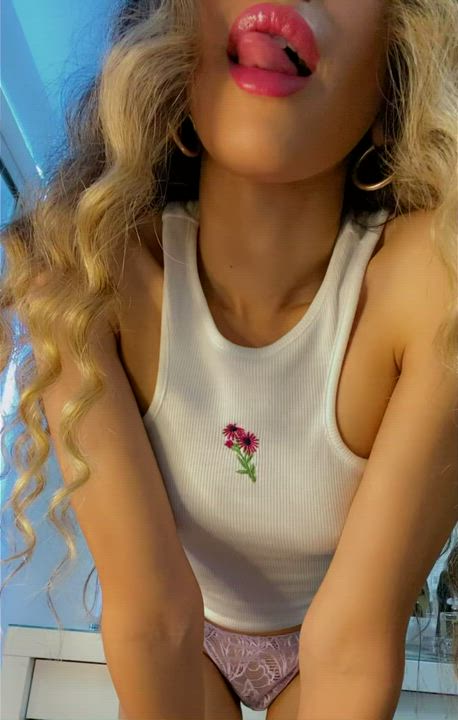 Do u like the front or back view?……or the attitude?😉💋 - free porn video