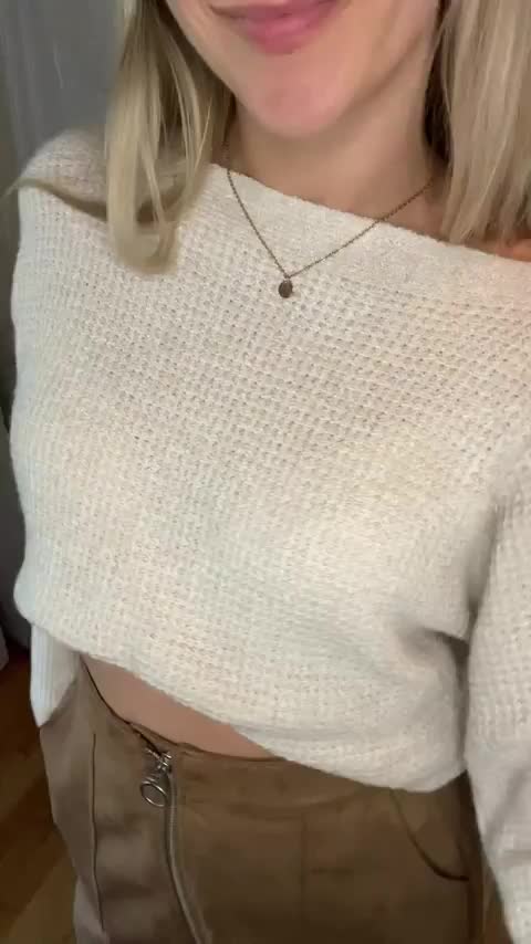 I love this outfit, but I think I prefer it off - free porn video