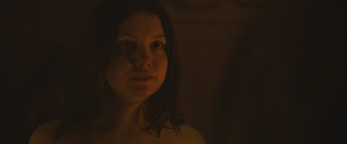 Hannah Murray has a nice thicc ass and tits - free porn video