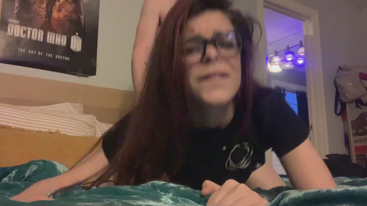 DONT COME IN IM CHANGING! - free porn video