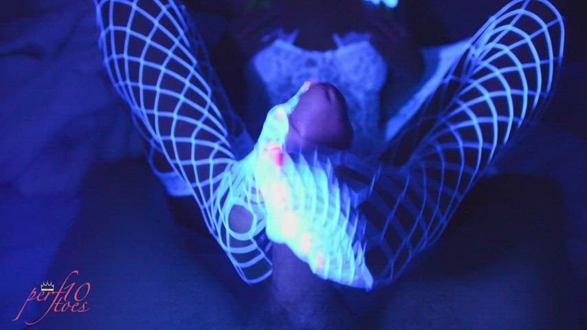 I like touching him with the lights off - free porn video