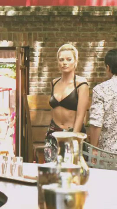 Margot Robbie Looks so fuckable in that bikini and high heels - free porn video