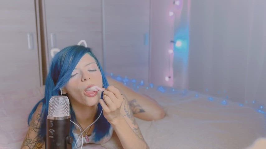 I think it's adorable when I suck it... what do you think? - free porn video