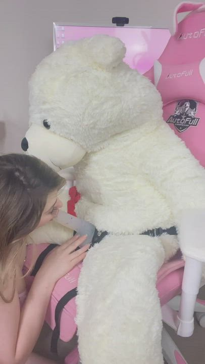 Can I suck you next? - free porn video
