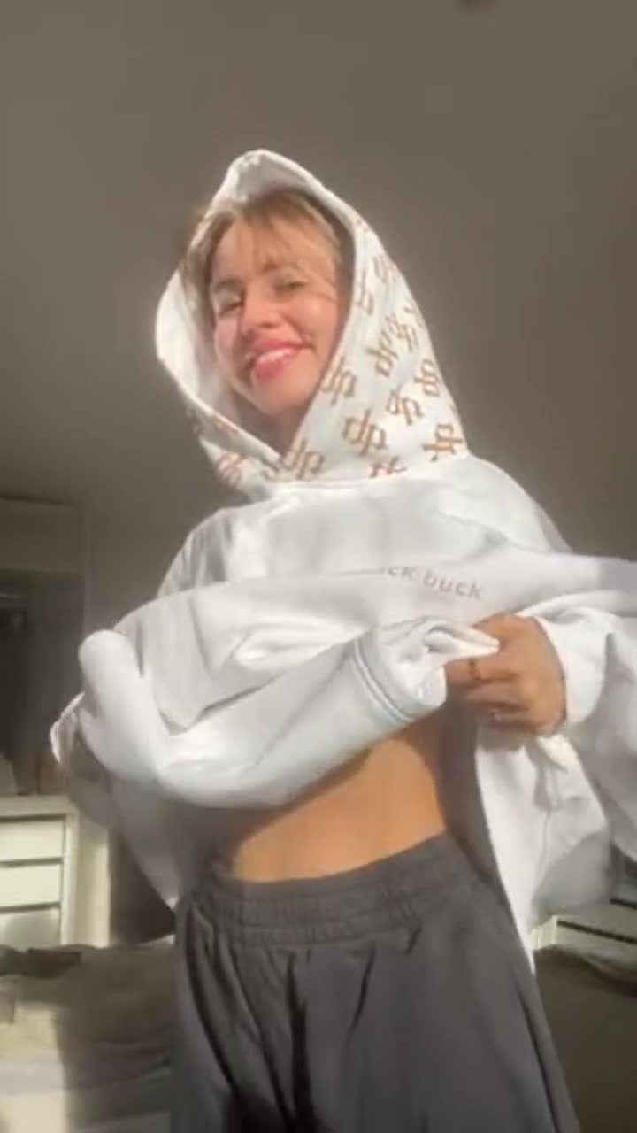 Teen girl and teen tits ;) - free porn video