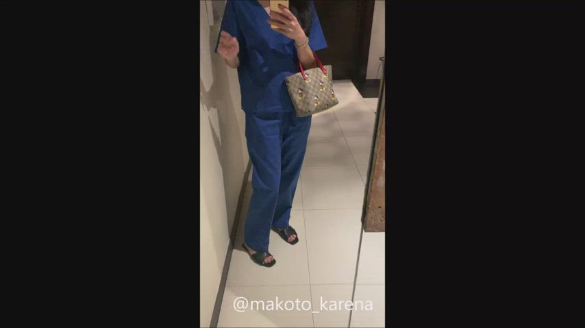 Just a quick flash in the hospital [GIF] - free porn video