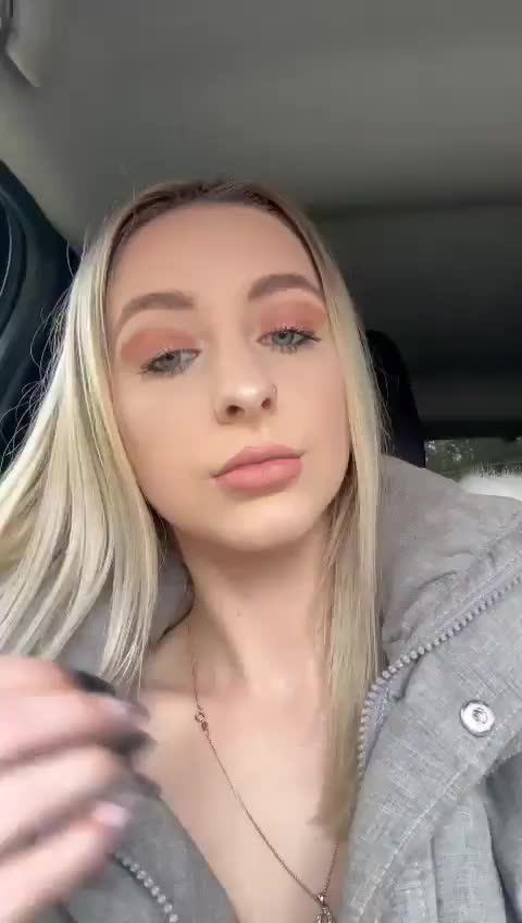 Daddy can’t focus on the road when I keep flashing drivers - free porn video