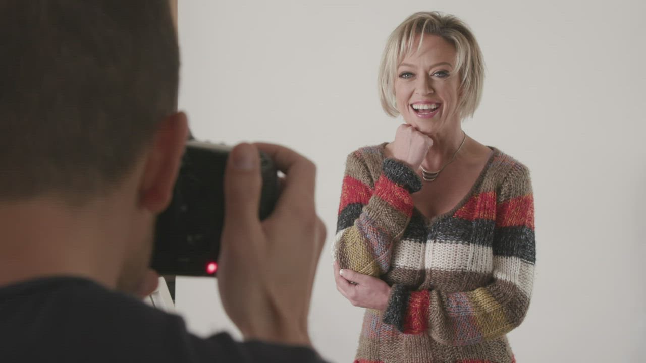 Both Mom & Son Needs To Relax For Better Photoshoot - free porn video