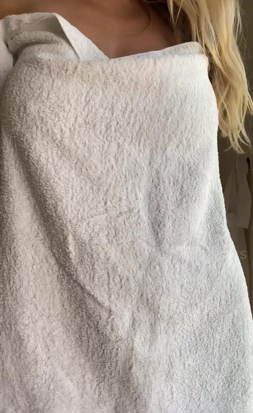 3.. 2.. 1.. blonde girl with G cups! 🎉 - free porn video