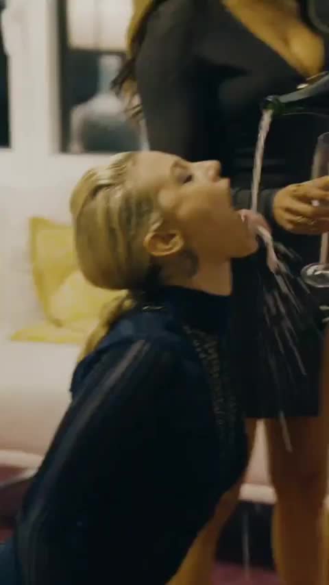 Lili Reinhart wants it bad - free porn video