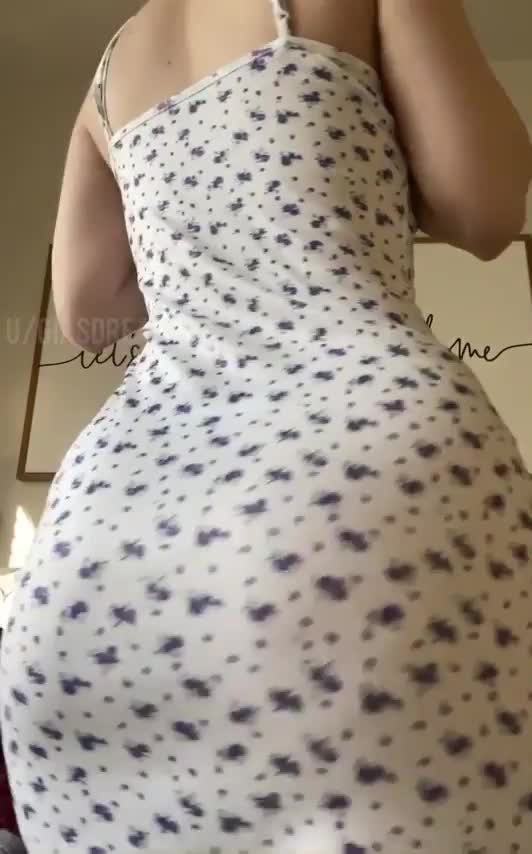 My ass might be too big for this dress - free porn video